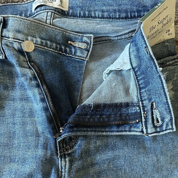 NWT Abercrombie & Fitch The Super Skinny Ankle High Rise Jeans Raw Hem 28S - Picture 10 of 10
